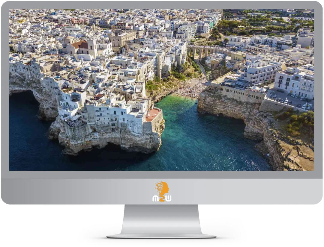 Computer con Immagine di Bari che mostra il servizio di realizzazione siti web Bari