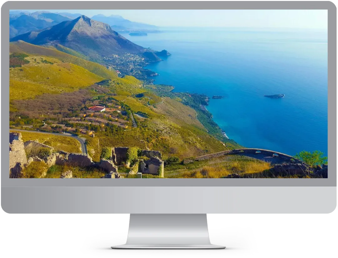 Computer con Immagine della Basilicata che mostra il servizio di realizzazione siti web Basilicata