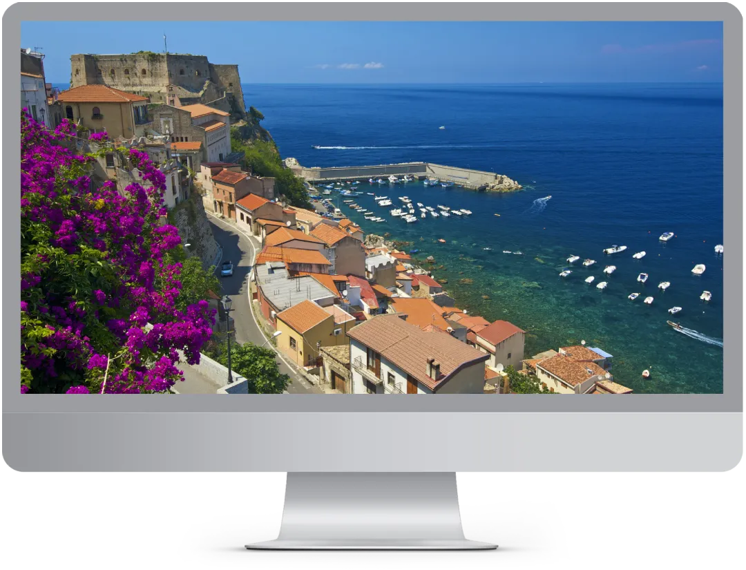 Computer con Immagine della Calabria che mostra il servizio realizzazione siti web Calabria