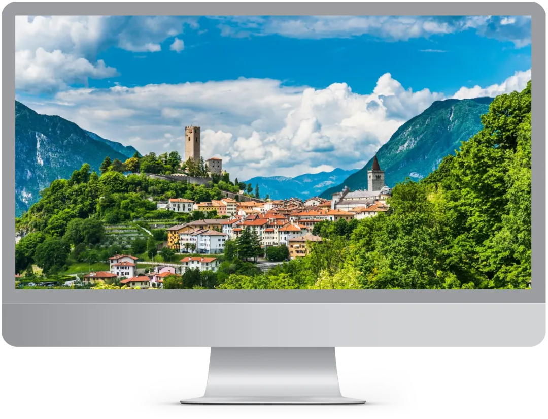 Computer con Immagine del Friuli Venezia Giulia che mostra il servizio di Realizzazione Siti Web Friuli Venezia Giulia